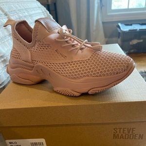 Steve Madden milo blush sneaker